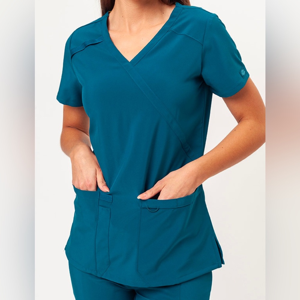 Dickies scrub top. Size Small